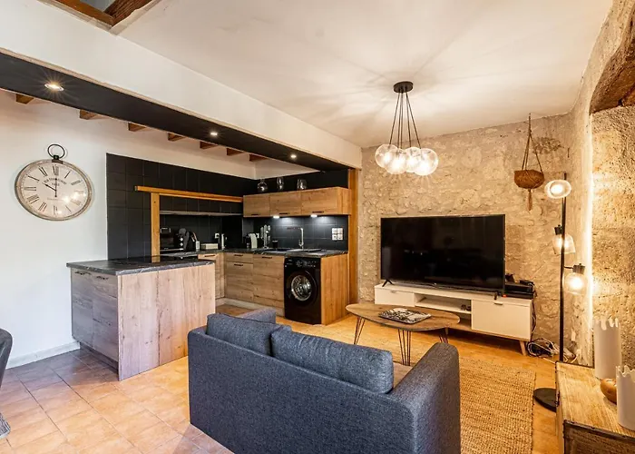 Superbe Appartement, Situe Au Coeur De La Ville.