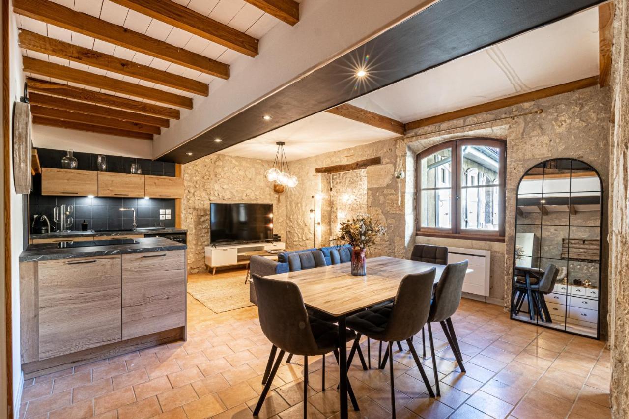 Superbe Appartement, Situe Au Coeur De La Ville.